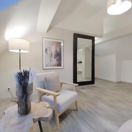 Milpau 1 - Modernes Und Zentrales Premium-apartment Mit Queensize-bett - Netflix, Nespresso Und Smart-tv Apartment